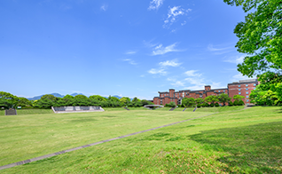 静岡県立大学 芝生園地